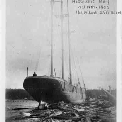 Schooner Iver Lawson beached at Horseshoe Bay October 19, 1905