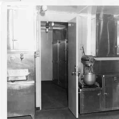 Elton Hoyt II kitchen