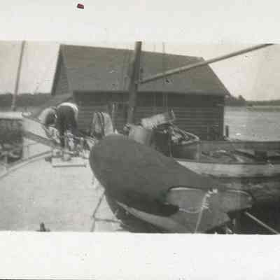Worker's on chamber's dock, Detroit Harbor