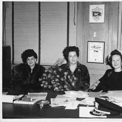 Captain Weavers wife, Mrs. Charles No. Barnum, and Alva Smith 1944