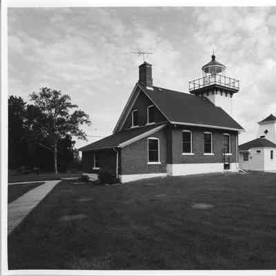 Overall site view of Sherwood Point Lighthouse 2002