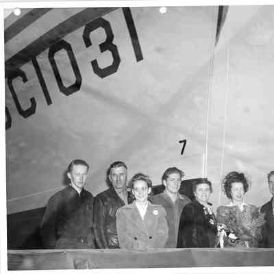 Seven people at launching of SC-1031 October 3, 1942