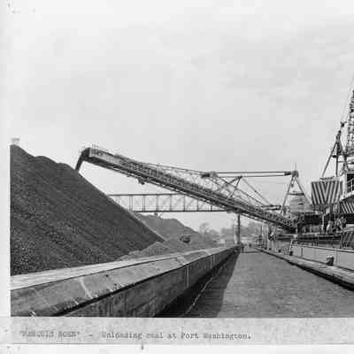 Marquis Roen unloading coal at Port Washington