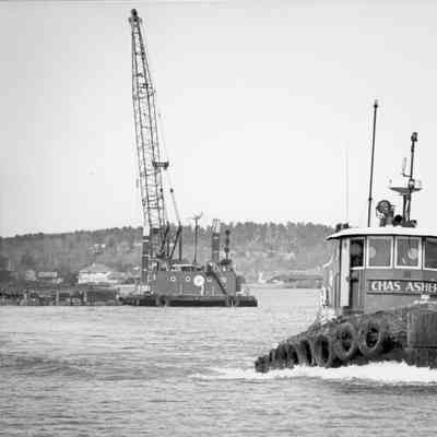 Tug Chas. Asher under power