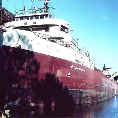 Middletown loading taconite iron pellets at iron ore loading dock in Marquette, MI, 2004