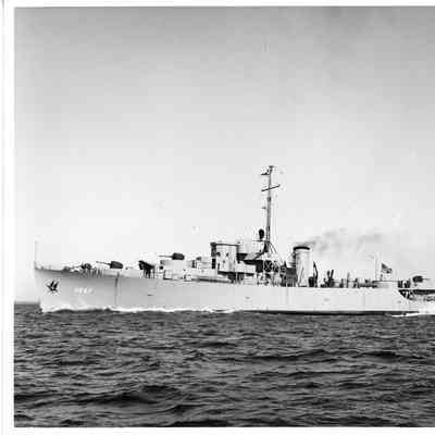 PF-67 USS Peoria underway