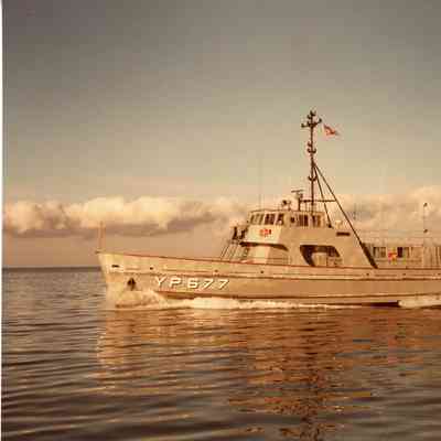 YP-677 underway
