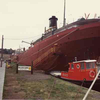Freighter William A. Irvin stern view with tugboat Sea Bird