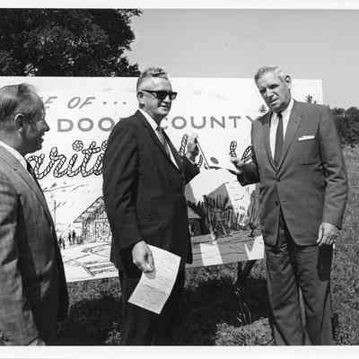 Group photograph at groundbreaking of Door County Maritime Museum in Gills rock