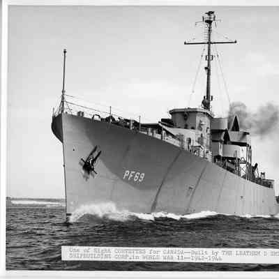PF-69 Davenport at sea