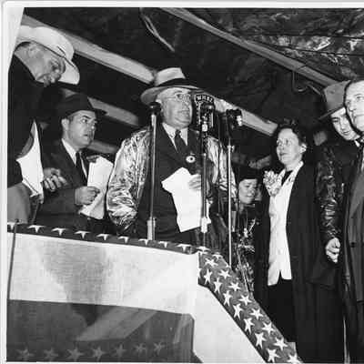 L.D. Smith at WHBL microphone during PC-1225 ship christening