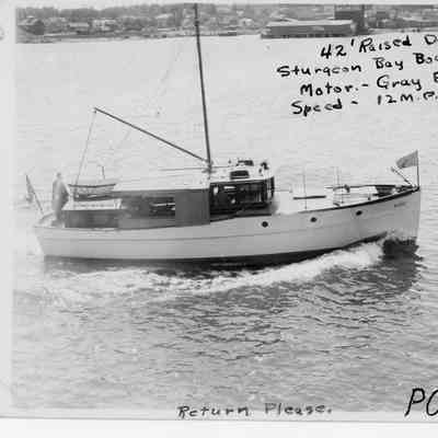 42' raised deck cruiser W1132 underway