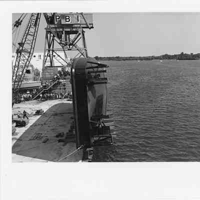 PBI Gantry Crane Flipping 95' Tug Hull