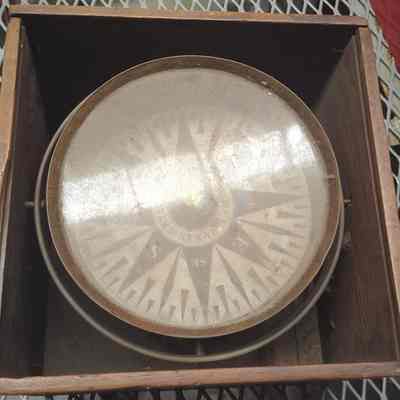 Compass with stand