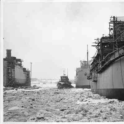 John Roen III alongside two subchasers