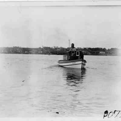 Tugboat Mojave underway in Bay of Sturgeon Bay