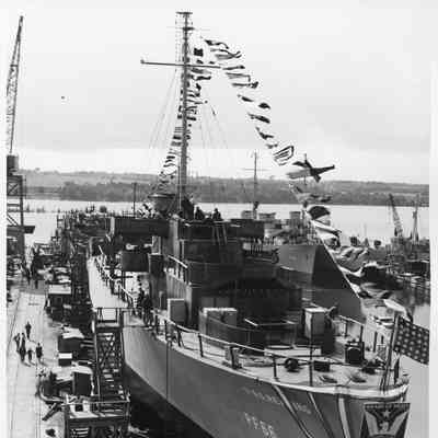 PF-66 USS Reading on skids prior to launching