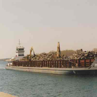 PERE MARQUETTE 41 (BARGE) / UNDAUNTED (TUG)
