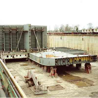 Construction of oil barge in graving dock at Bay Shipbuilding 2002