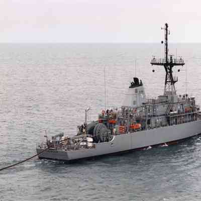 MCM-1 Avenger stern view underway