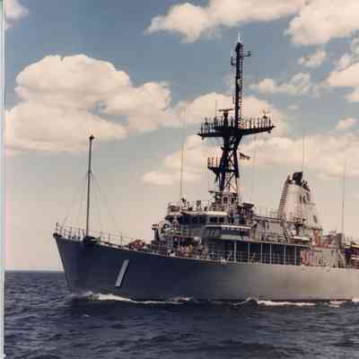 MCM-1 Avenger underway