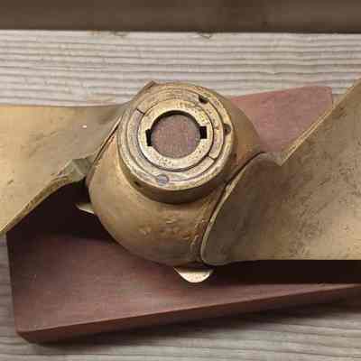 Propeller with stand
