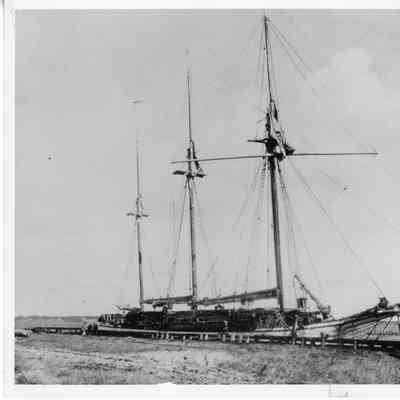 Hattie Hutt docked