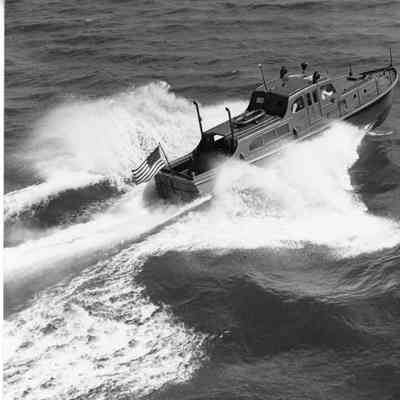 Pleasure craft underway