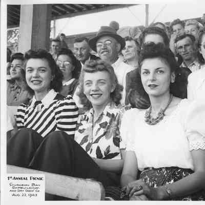 Group of people at SBSB&DD Co. 1st annual picnic August 22, 1943