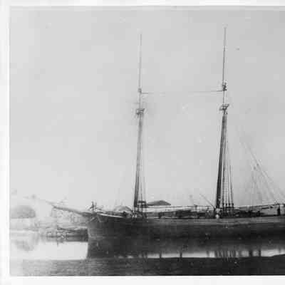 Gilbert Knapp docked