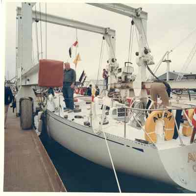 Launching of sailboat Aura with Travelift
