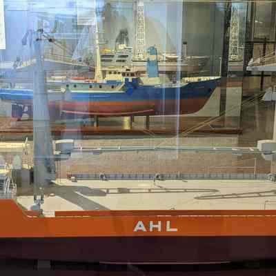 AHL "Paul Bunyan" Heavy Lift Cargo Ship 300'