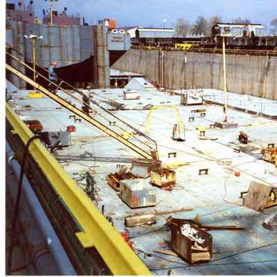 Construction of oil barge in graving dock at Bay Shipbuilding 2005