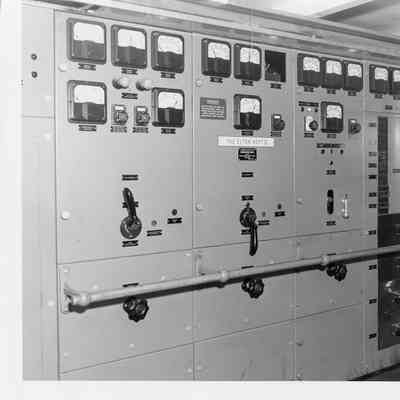 Elton Hoyt II engine room