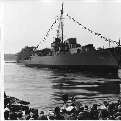 PF-64 USS Knoxville post-launch