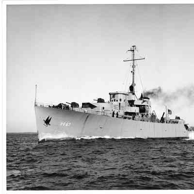 PF-67 Peoria November 1943 underway