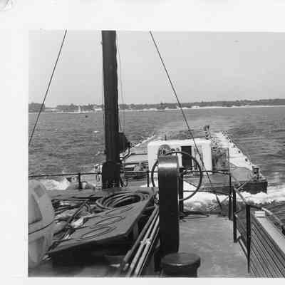 Back boat towing barge