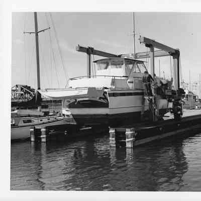 Travelift holding yacht Jeanie at Palmer Johnson