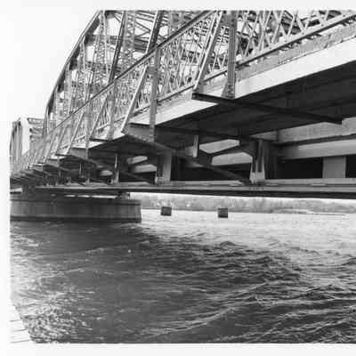 Cantilevered sidewalk on east side of bridge 1997