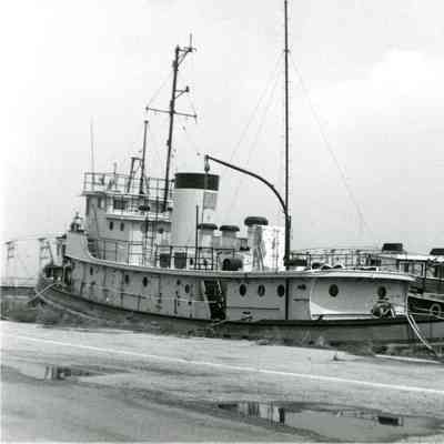 Tug Hudson docked in Sturgeon Bay 1978