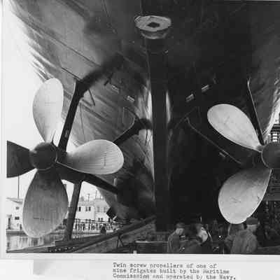 Twin screw propellers for naval frigate hull # 3