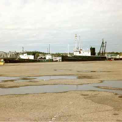 Selvick Marine Towing Co. tugs docked in Sturgeon Bay 1990