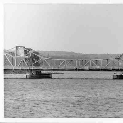 Detail view of double leaf bascule span Michigan Street Bridge 1997