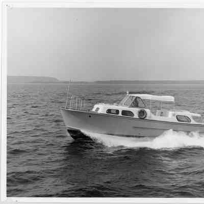 PBI 33' Fiberglas personnel boat US Navy Underway