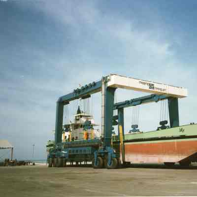 Travelift holding transport vessel