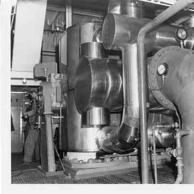 Elton Hoyt II engine room