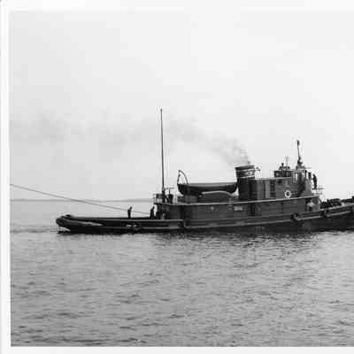 Tug John Roen III with three men on back deck