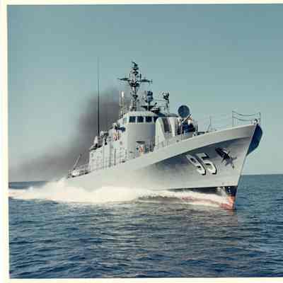 PG-95 USS Defiance underway