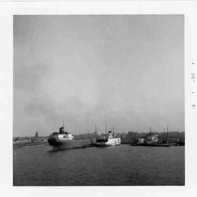 Several docked vessels October 1961