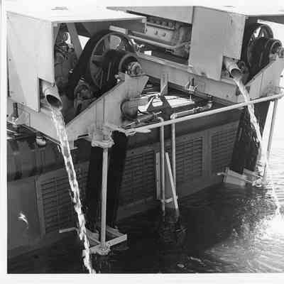 PBI stern view of Larc with outdrive